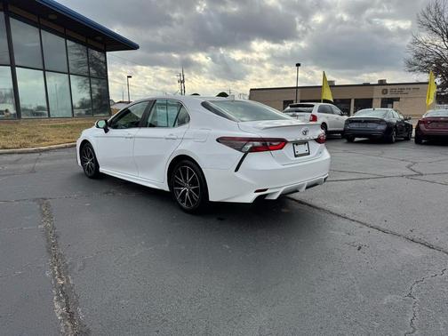 2024 Toyota Camry SE