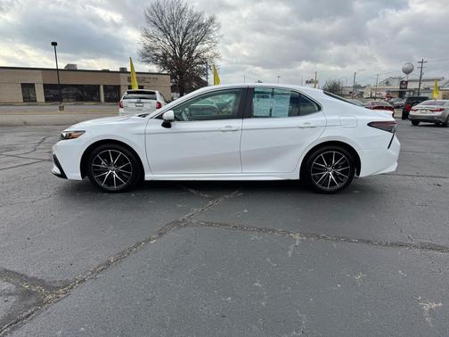 2024 Toyota Camry SE