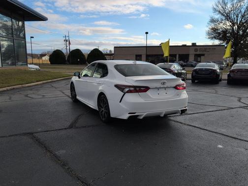 2024 Toyota Camry SE