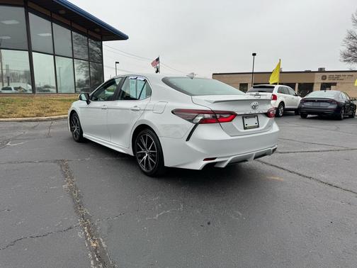 2024 Toyota Camry SE