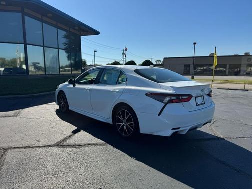 2024 Toyota Camry SE