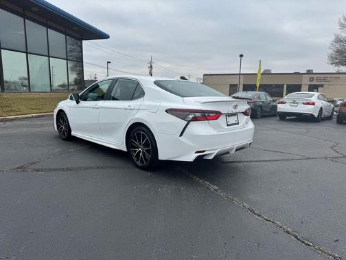 2024 Toyota Camry SE