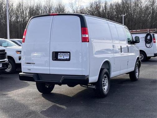 2025 Chevrolet Express 2500 RWD 2500 Regular Wheelbase WT