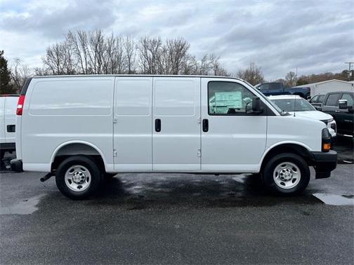 2025 Chevrolet Express 3500 RWD 3500 Regular Wheelbase WT