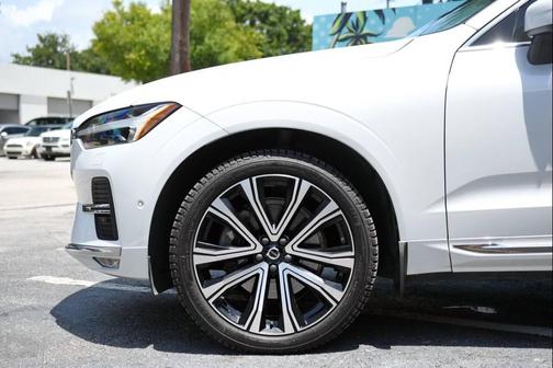 White 2023 Volvo XC60 B6 Ultimate Bright Theme AWD 4dr SUV