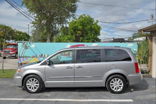 2016 Chrysler Town & Country Limited Platinum