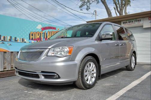 2016 Chrysler Town & Country Limited Platinum