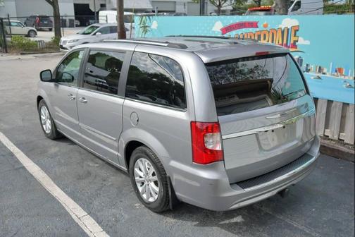 2016 Chrysler Town & Country Limited Platinum