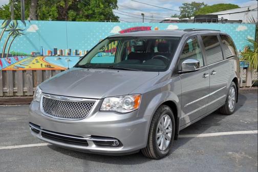 2016 Chrysler Town & Country Limited Platinum