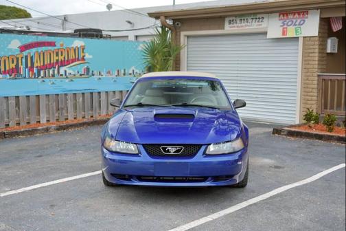 2004 Ford Mustang Deluxe