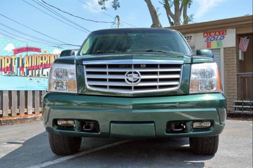 2002 Cadillac Escalade Base