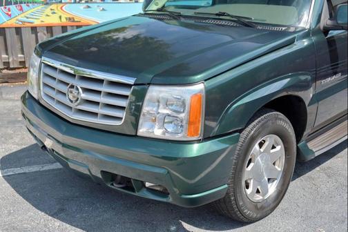 2002 Cadillac Escalade Base
