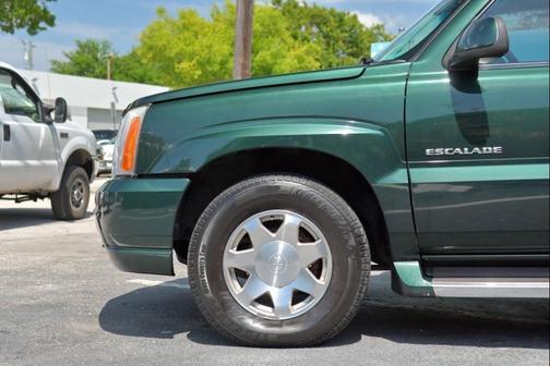 2002 Cadillac Escalade Base