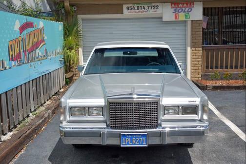 1985 Lincoln Town Car Signature
