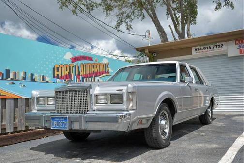 1985 Lincoln Town Car Signature