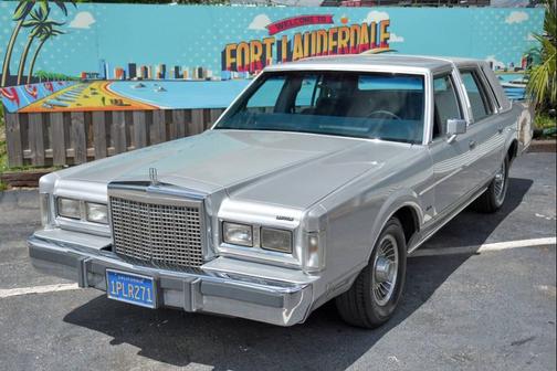 1985 Lincoln Town Car Signature