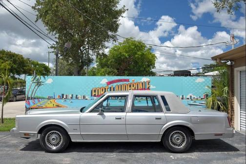 1985 Lincoln Town Car Signature