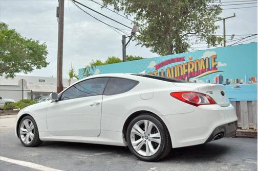2010 Hyundai Genesis Coupe 2.0T Premium