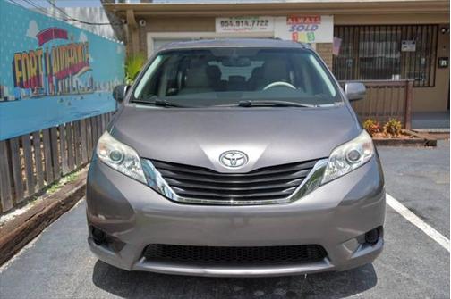 2011 Toyota Sienna LE