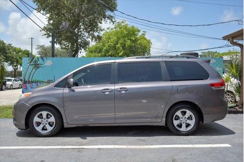 2011 Toyota Sienna LE