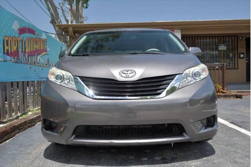 2011 Toyota Sienna LE