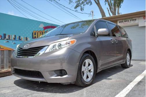 2011 Toyota Sienna LE