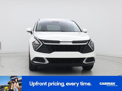 White 2023 Kia Sportage LX