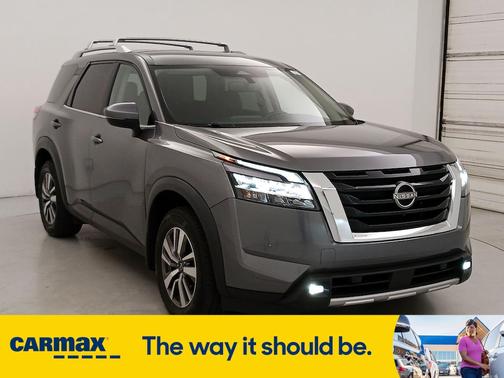 2022 Nissan Pathfinder SL
