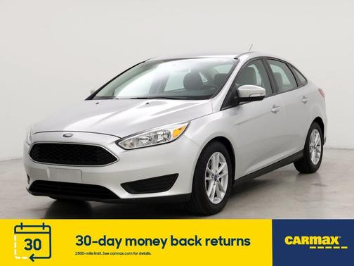 Photo 4 of 25 of 2017 Ford Focus SE