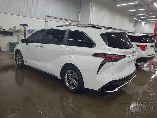 2021 Toyota Sienna XSE 7 Passenger