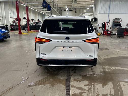2024 Toyota Sienna Platinum 7 Passenger