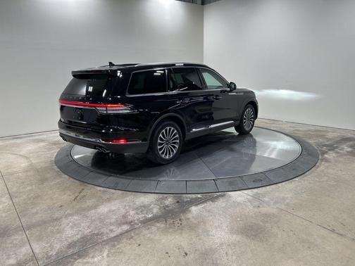 2022 Lincoln Aviator Standard AWD
