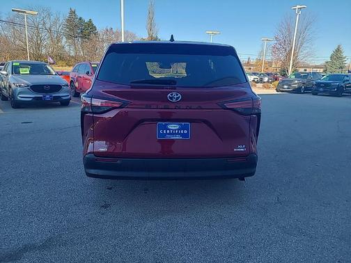 2021 Toyota Sienna XLE 7 Passenger