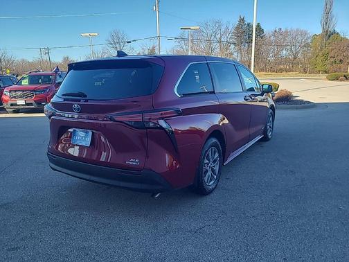 2021 Toyota Sienna XLE 7 Passenger