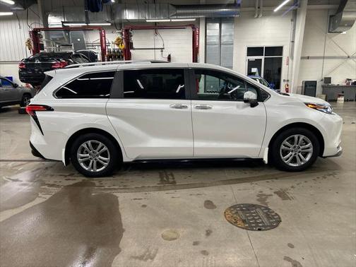 2024 Toyota Sienna Platinum 7 Passenger