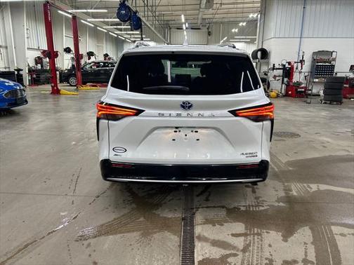 2024 Toyota Sienna Platinum 7 Passenger