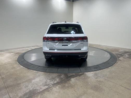 2024 Volkswagen Atlas 2.0T SE w/Technology 4MOTION