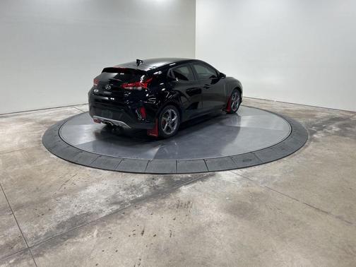 2019 Hyundai Veloster 2