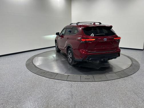 2024 Toyota Highlander Hybrid XLE