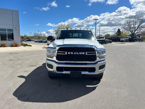 Bright White Clearcoat 2020 RAM 2500 Tradesman Crew Cab 4x4 6'4' Box