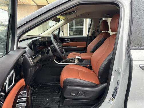 2024 Kia Carnival SX