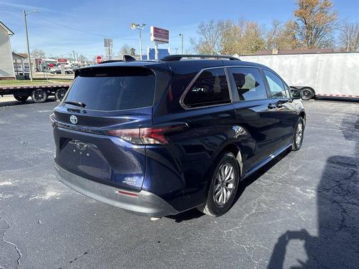 2024 Toyota Sienna XLE 8 Passenger