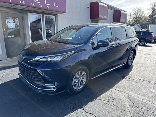 2024 Toyota Sienna XLE 8 Passenger