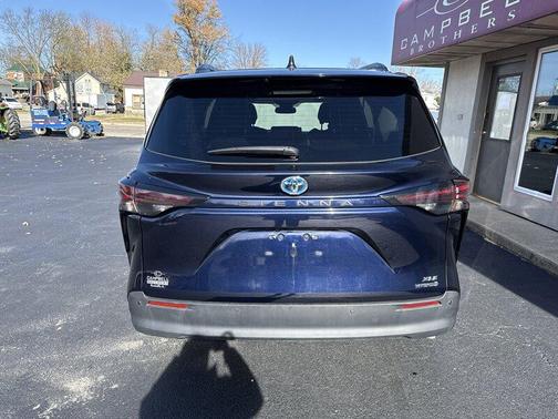 2024 Toyota Sienna XLE 8 Passenger