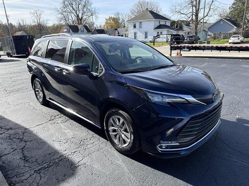 2024 Toyota Sienna XLE 8 Passenger