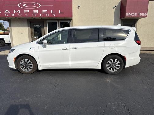 2022 Chrysler Pacifica Hybrid Touring L