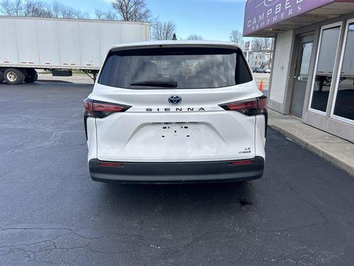 2021 Toyota Sienna LE