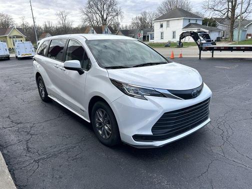 2021 Toyota Sienna LE