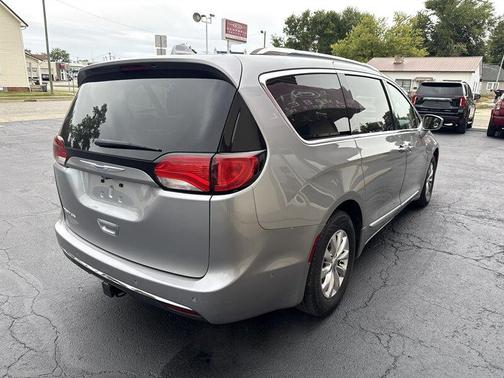 2018 Chrysler Pacifica Touring-L