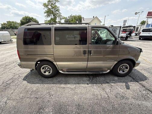 2002 GMC Safari SLE